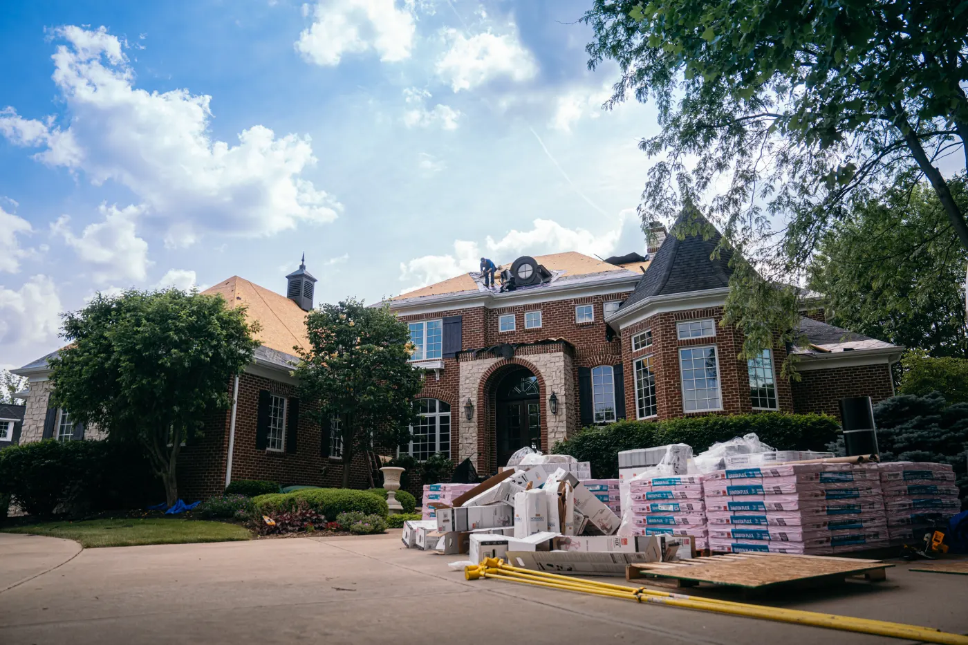 Manufacturer-certified roof installation in New Ross